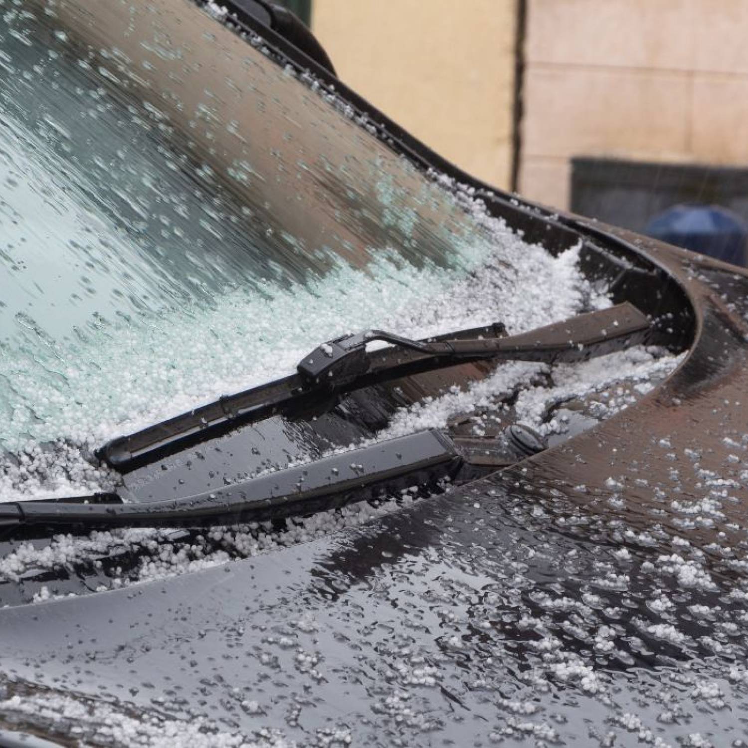 Grandine e maltempo: come proteggere l’auto dagli eventi estremi