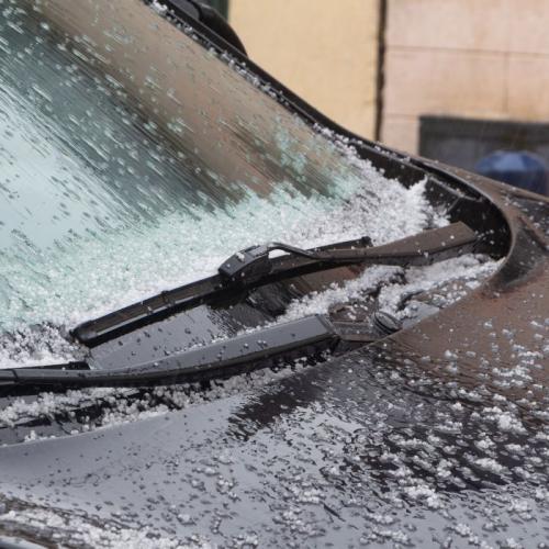 Grandine e maltempo: come proteggere l’auto dagli eventi estremi